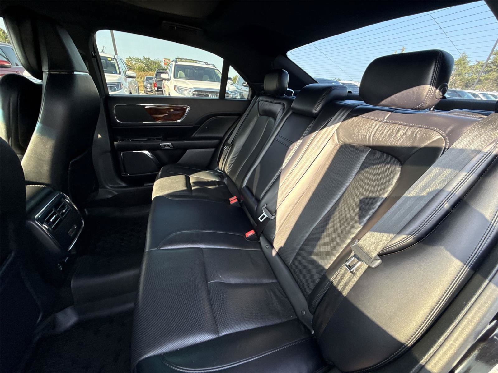 Used 2019 Lincoln Continental Select w/ Continental Climate Package AWD/4WD image 19