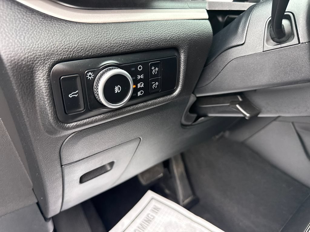Used 2024 Ford Explorer XLT w/ Equipment Group 202A AWD/4WD image 29