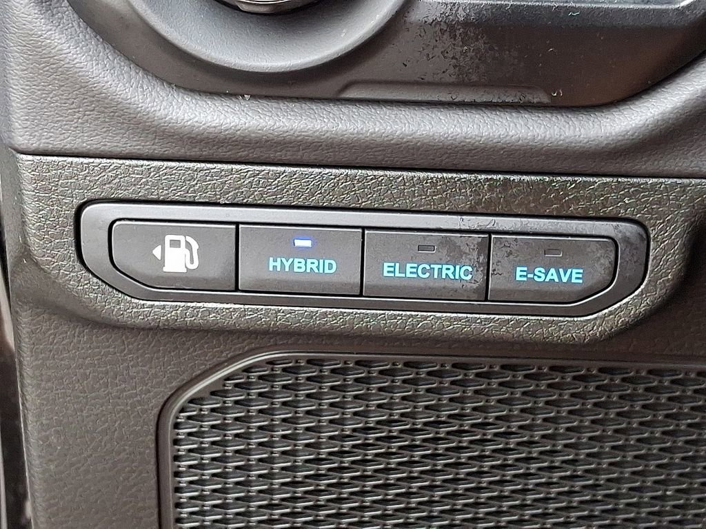 Used 2025 Jeep Wrangler Unlimited Sahara image 25