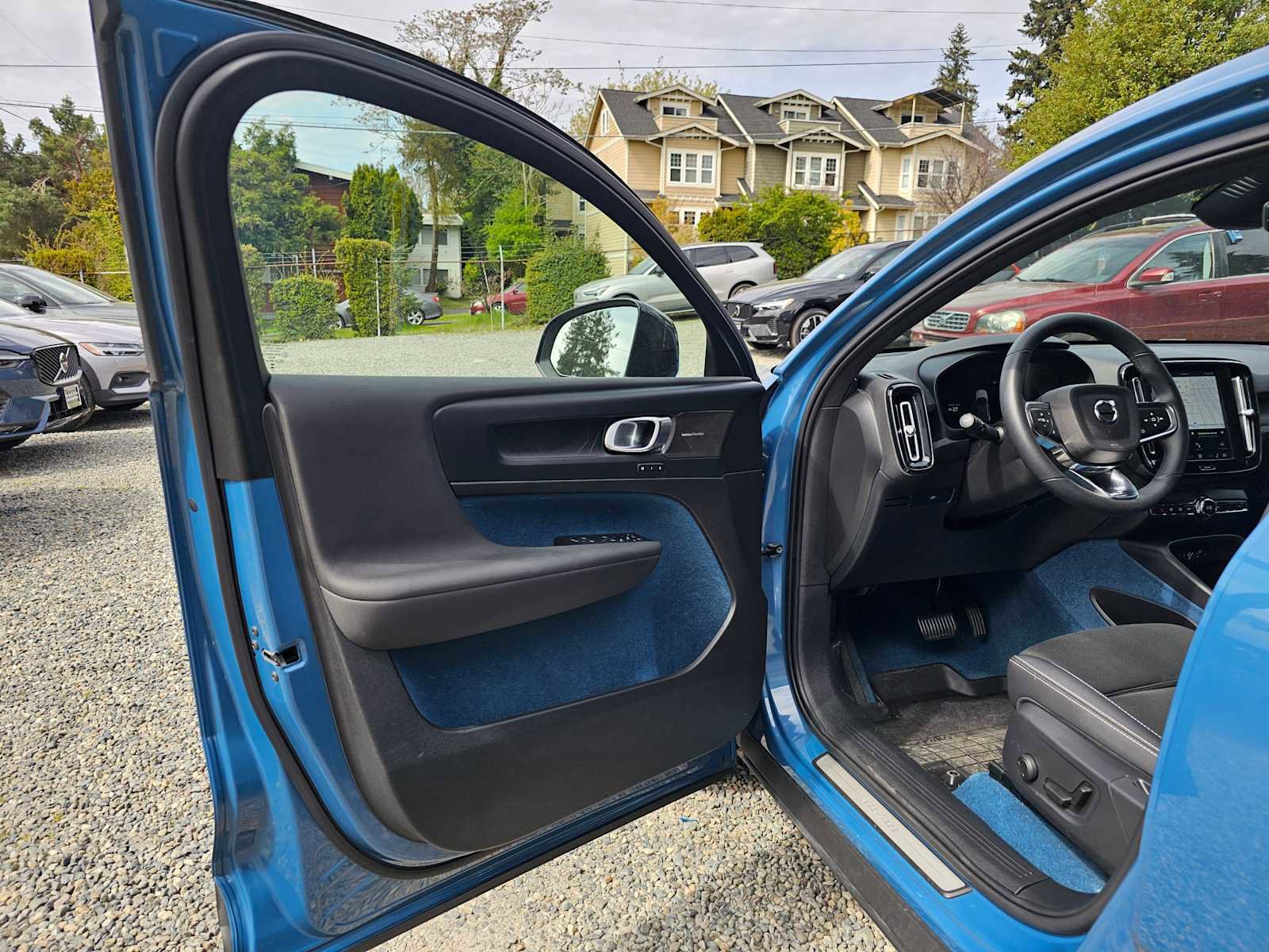 Certified 2023 Volvo C40 P8 Recharge Ultimate w/ Protection Package Premier image 17