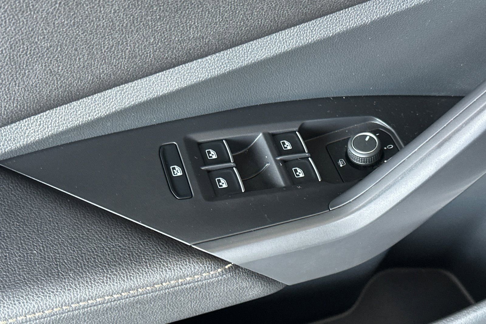 Used 2024 Volkswagen Jetta SE image 13