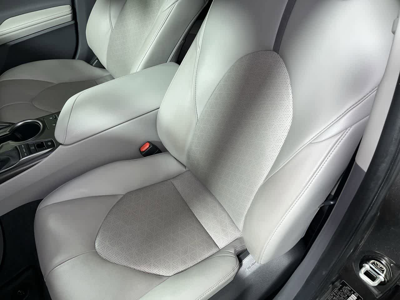 Used 2022 Toyota Camry XSE FWD image 15