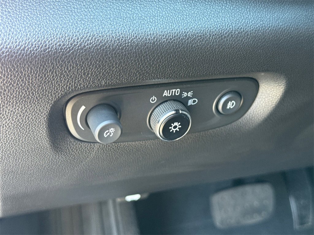 Used 2021 Chevrolet Traverse LT image 28