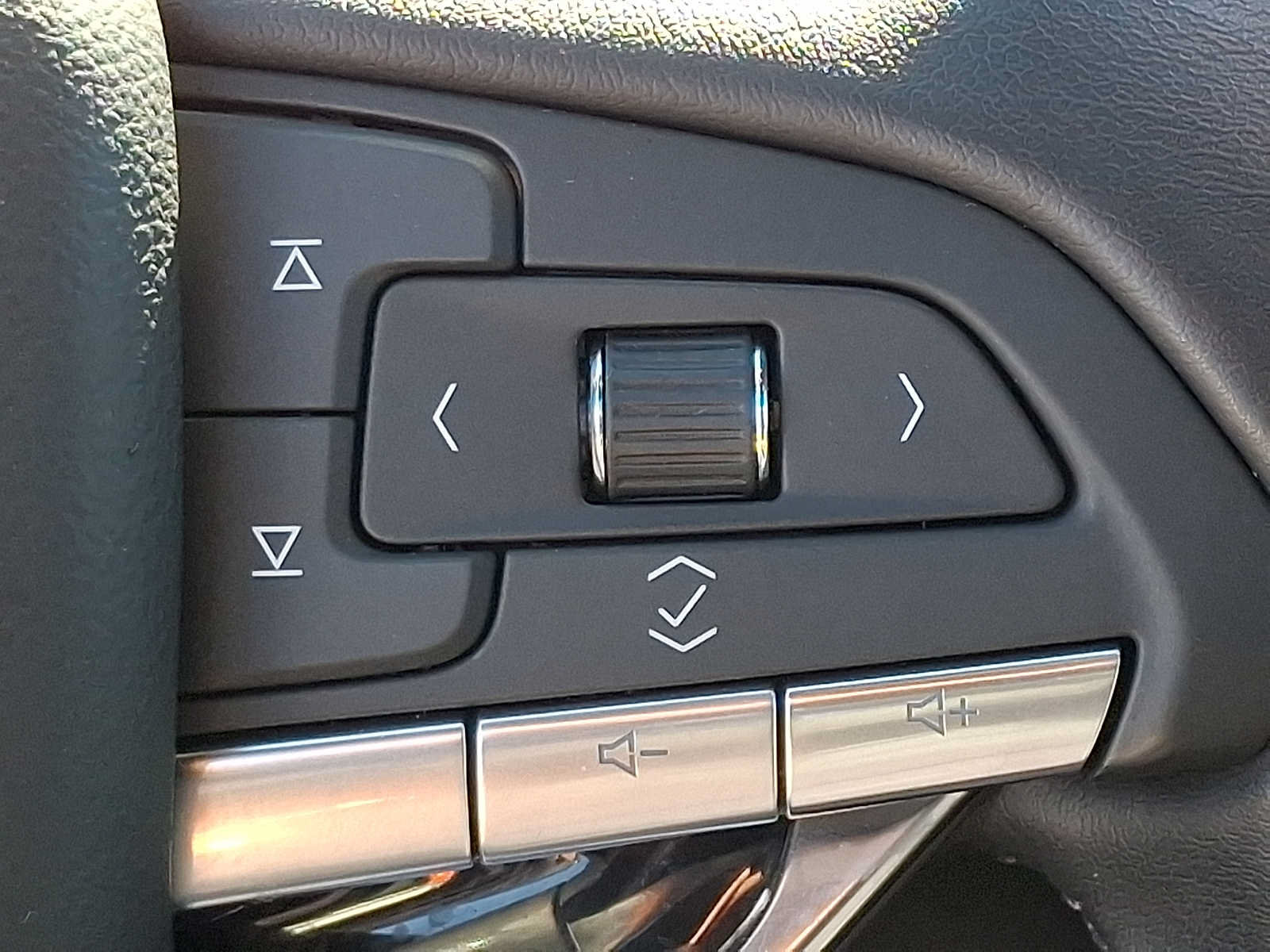 Used 2024 Cadillac XT6 Premium Luxury AWD/4WD image 25