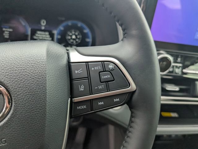 Used 2025 Toyota Highlander Limited image 18