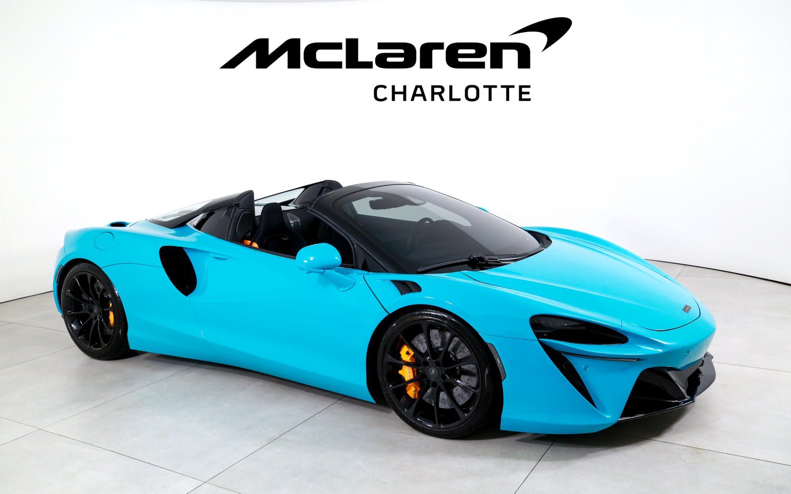 Used 2025 McLaren Artura Spider RWD image 2