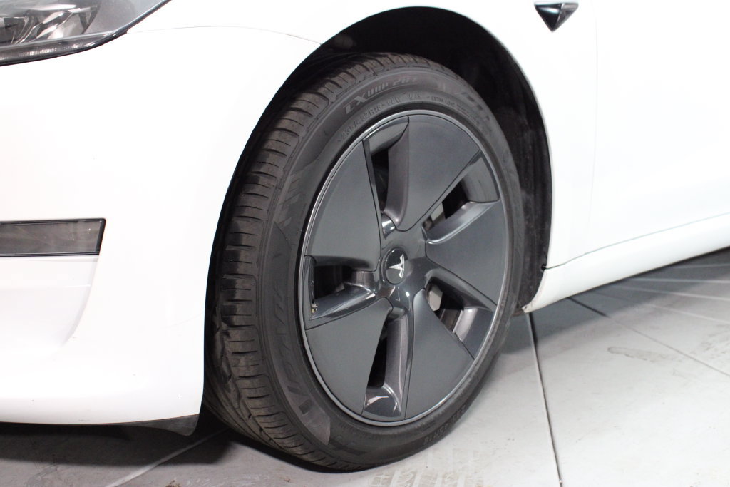 Used 2023 Tesla Model 3 Standard Range RWD image 9