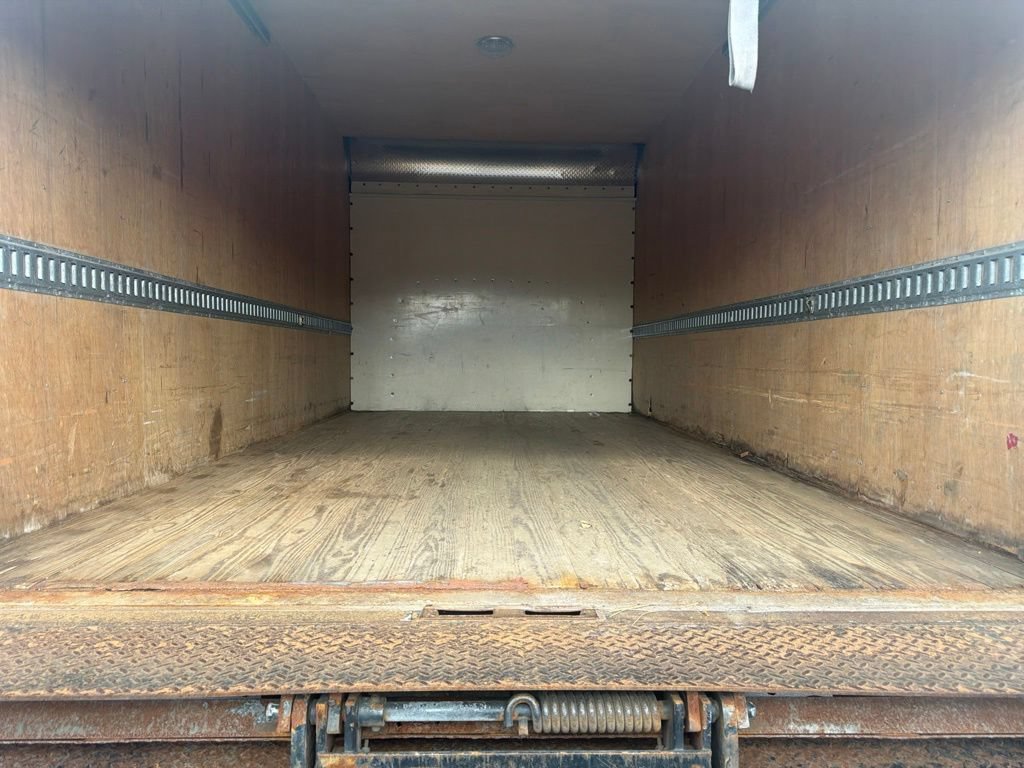 Used 2015 Chevrolet Express 4500 RWD image 11