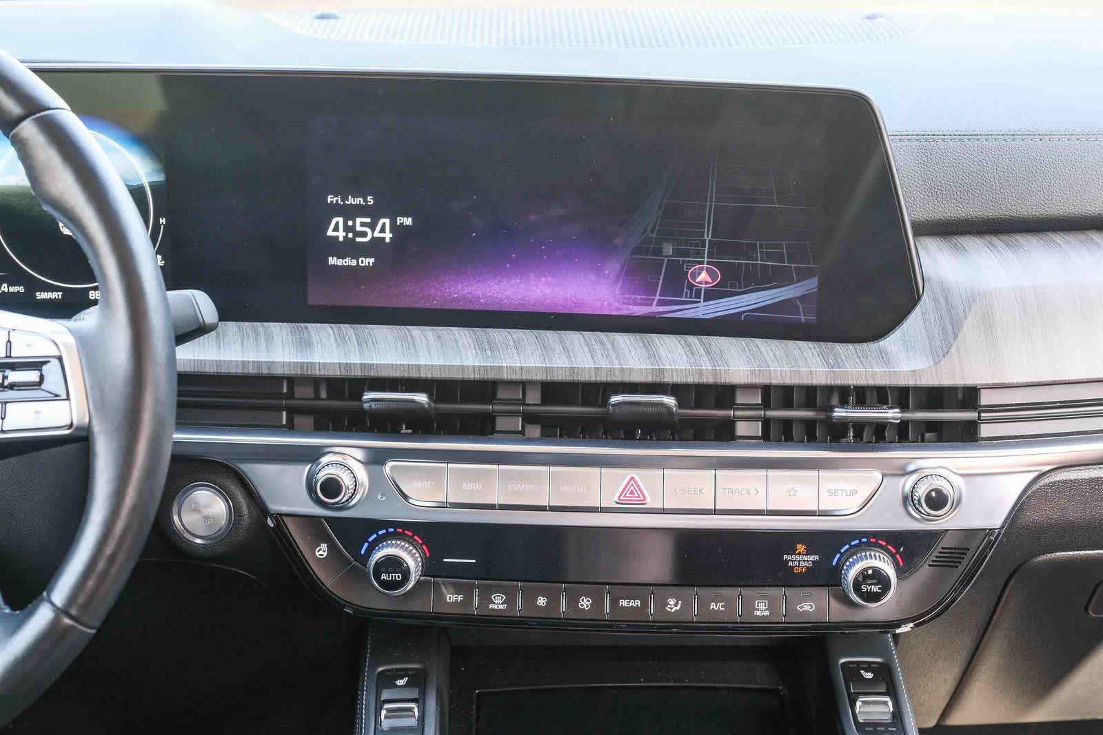 Used 2024 Kia Telluride SX w/ Towing Package AWD/4WD image 10
