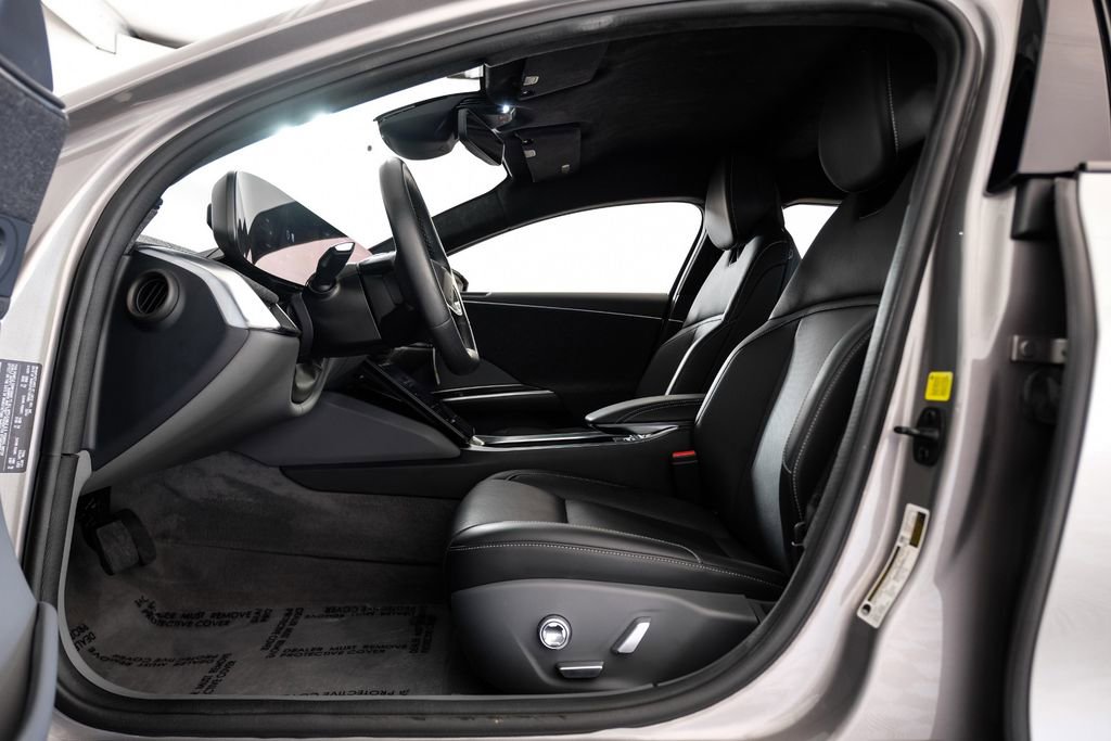 Used 2024 Lucid Air Touring image 3