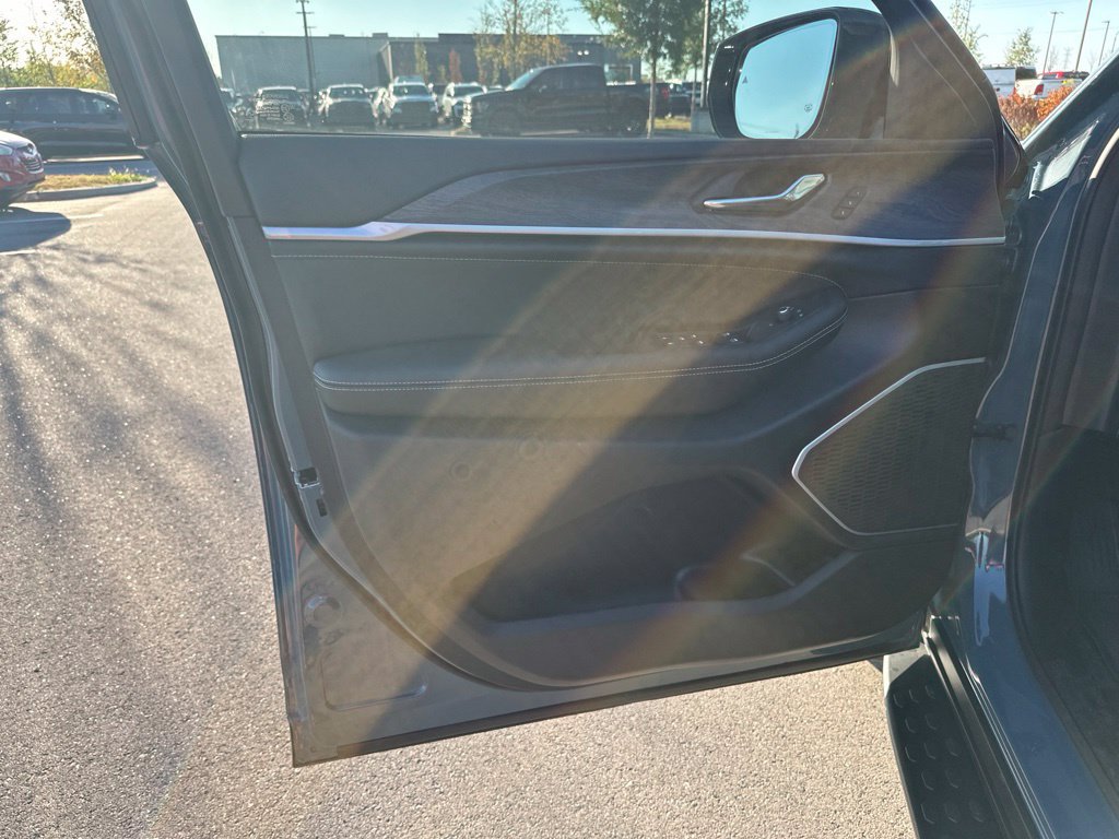 New 2027 Jeep Grand Cherokee L Limited AWD/4WD image 12