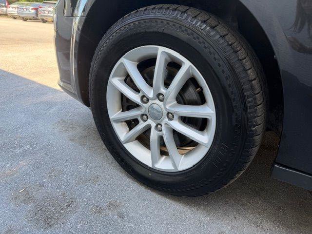 Used 2018 Dodge Grand Caravan SXT FWD image 18