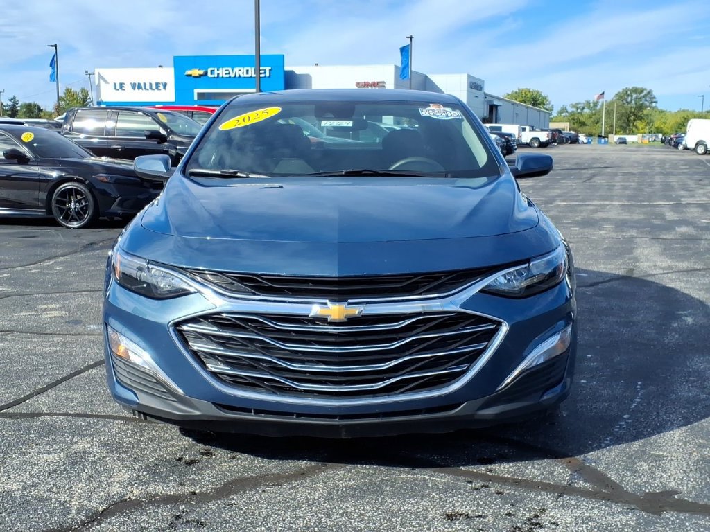 Used 2025 Chevrolet Malibu LS w/ Driver Confidence Package FWD image 2