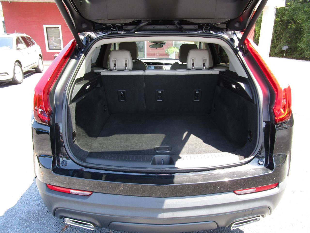 Used 2021 Cadillac XT4 Luxury w/ Cold Weather Package FWD image 19