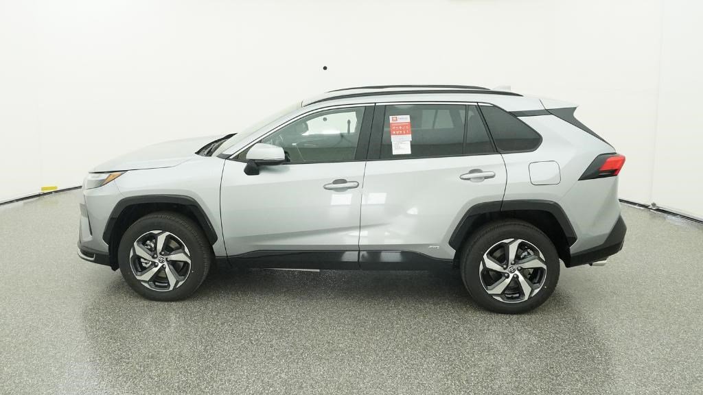 New 2025 Toyota RAV4 SE image 9