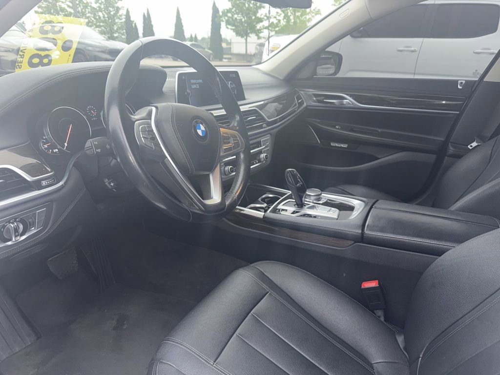Used 2017 BMW 740i RWD image 3