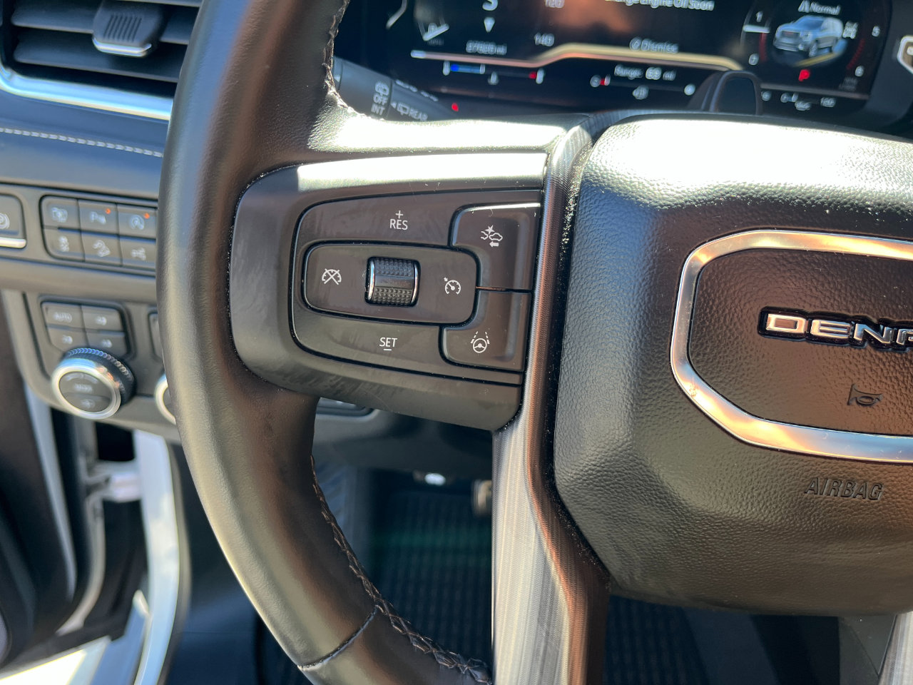 Used 2024 GMC Yukon Denali Ultimate image 19