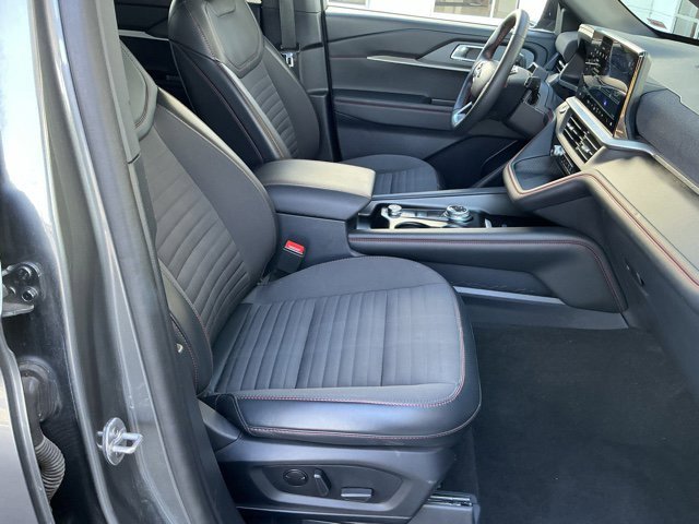 Used 2025 Ford Explorer ST-Line w/ ST-Line Street Pack image 22