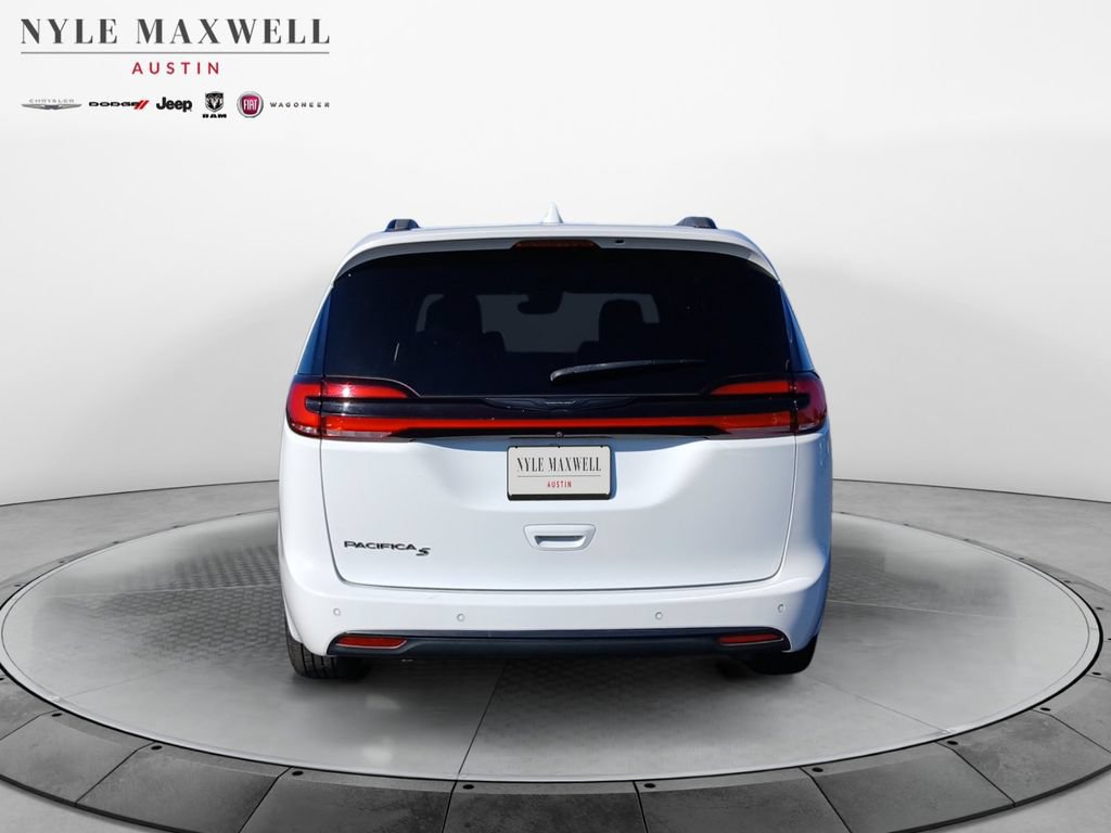 Used 2021 Chrysler Pacifica Touring-L w/ Uconnect Theater Family Group FWD image 15