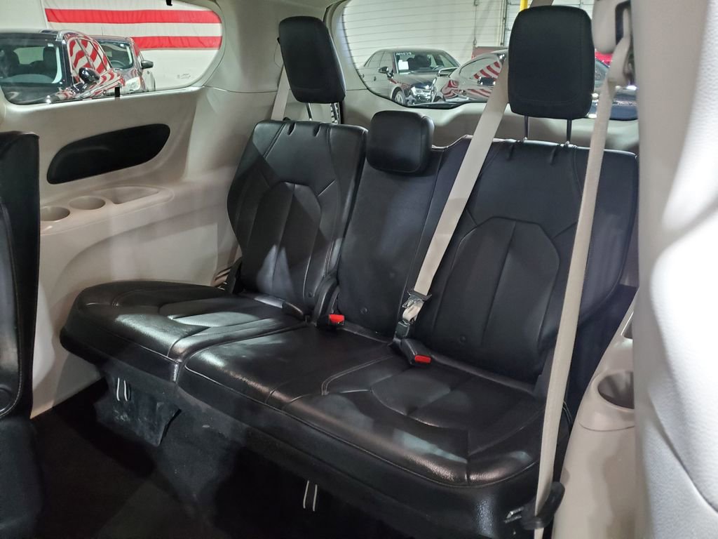 Used 2017 Chrysler Pacifica Premium image 23