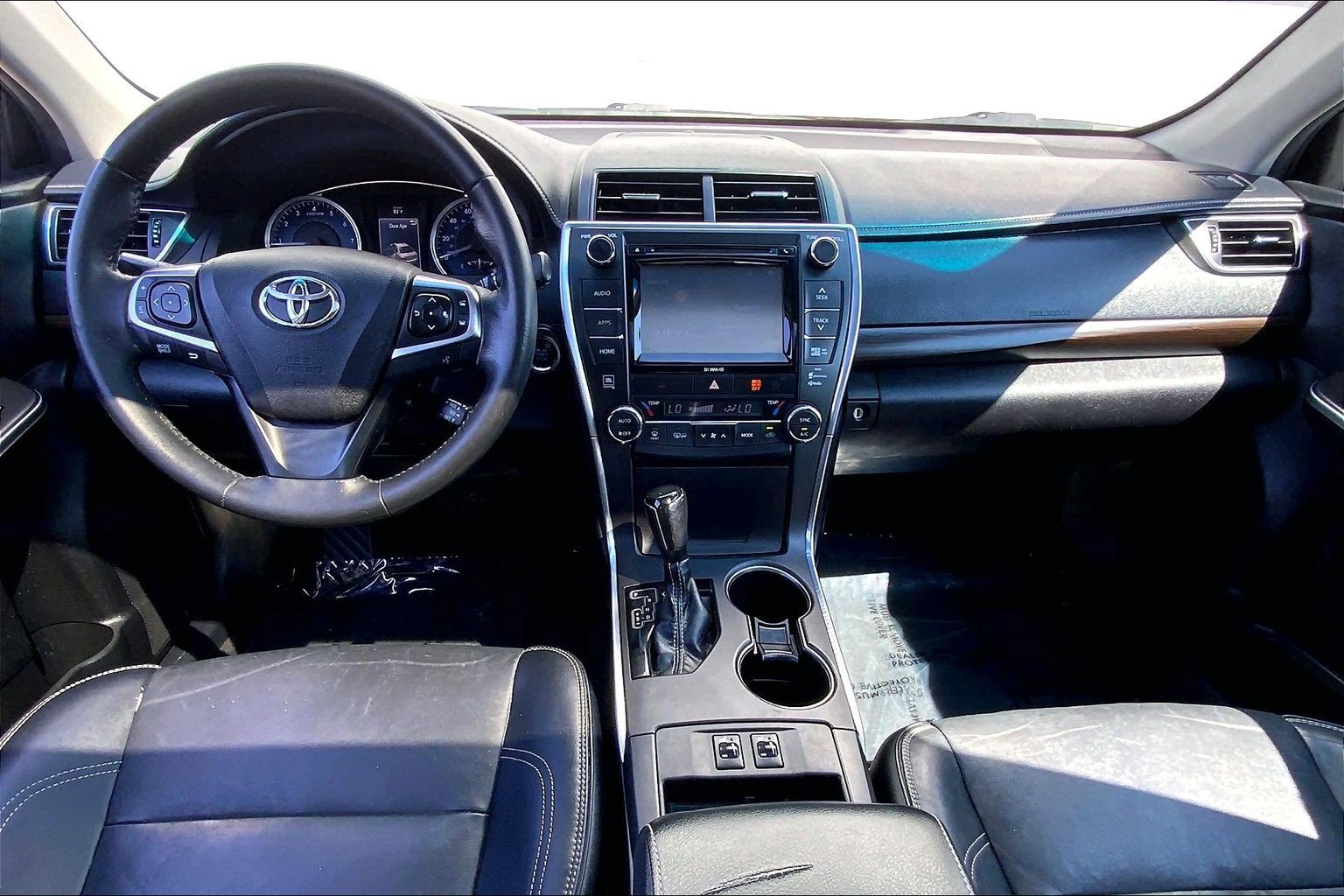 Used 2017 Toyota Camry XLE w/ Moonroof Package FWD image 19