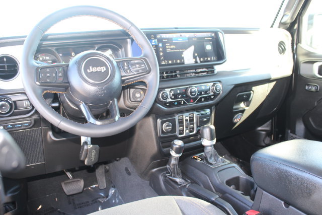 Used 2024 Jeep Wrangler Unlimited w/ Convenience Group AWD/4WD image 14