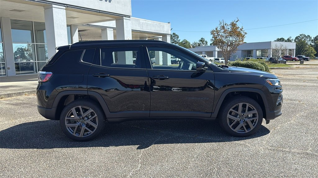 New 2026 Jeep Compass Limited image 9