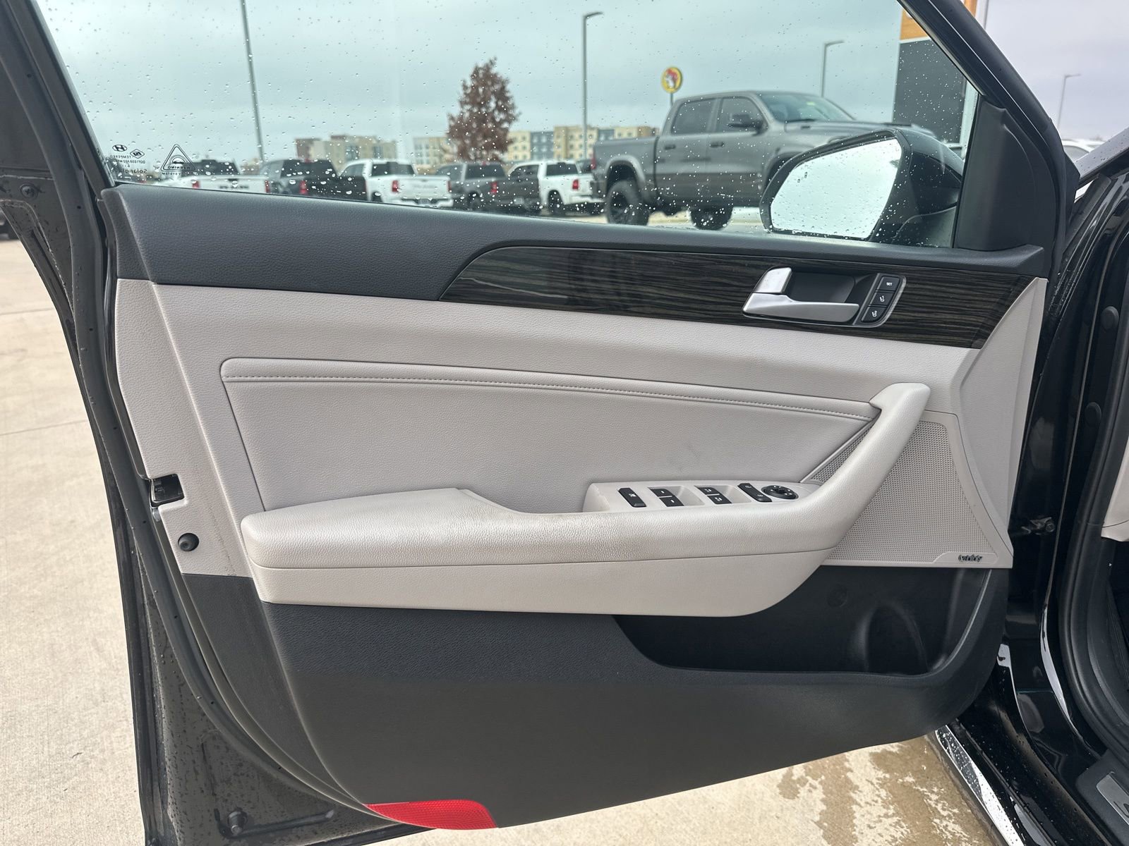 Used 2017 Hyundai Sonata Limited w/ Ultimate Package 04 image 10