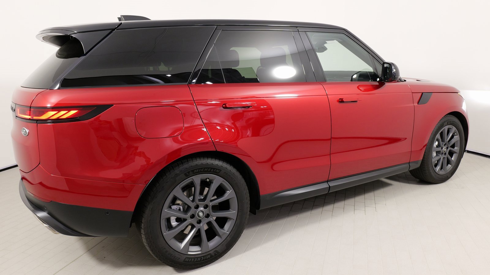 Used 2023 Land Rover Range Rover Sport SE image 10