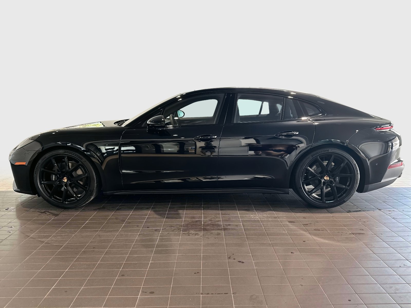 New 2025 Porsche Panamera 4 image 2