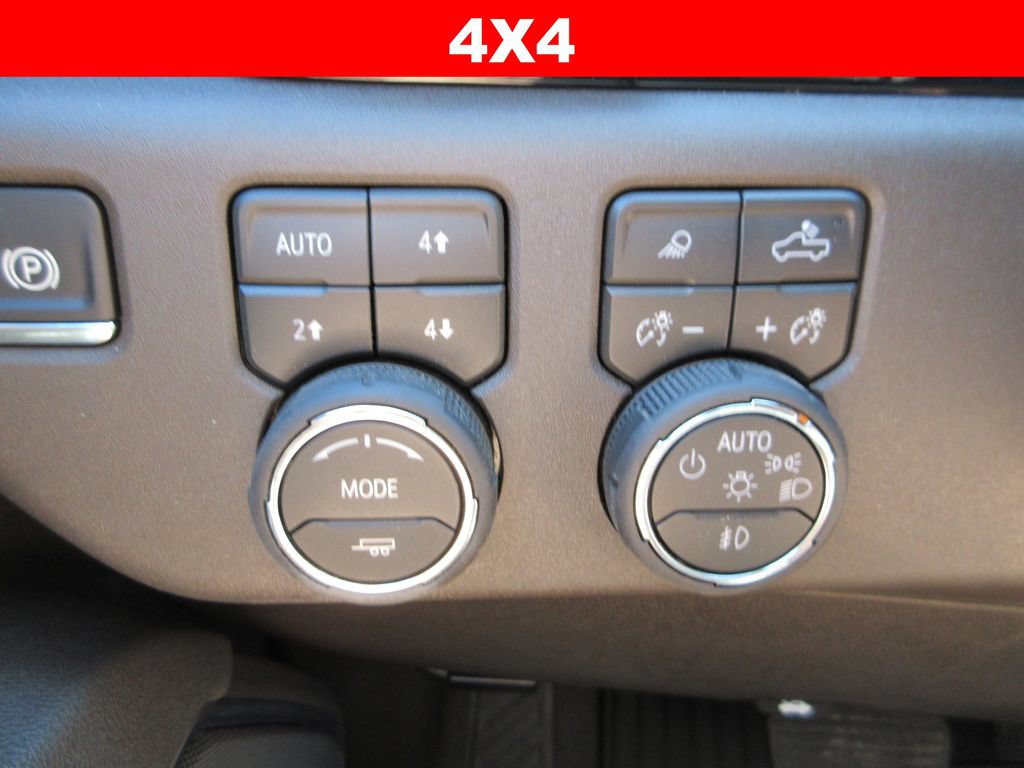 Certified 2025 Chevrolet Silverado 3500 LTZ w/ LTZ Premium Package AWD/4WD image 34