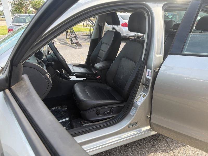 Used 2014 Volkswagen Passat 1.8T Wolfsburg Edition FWD image 12