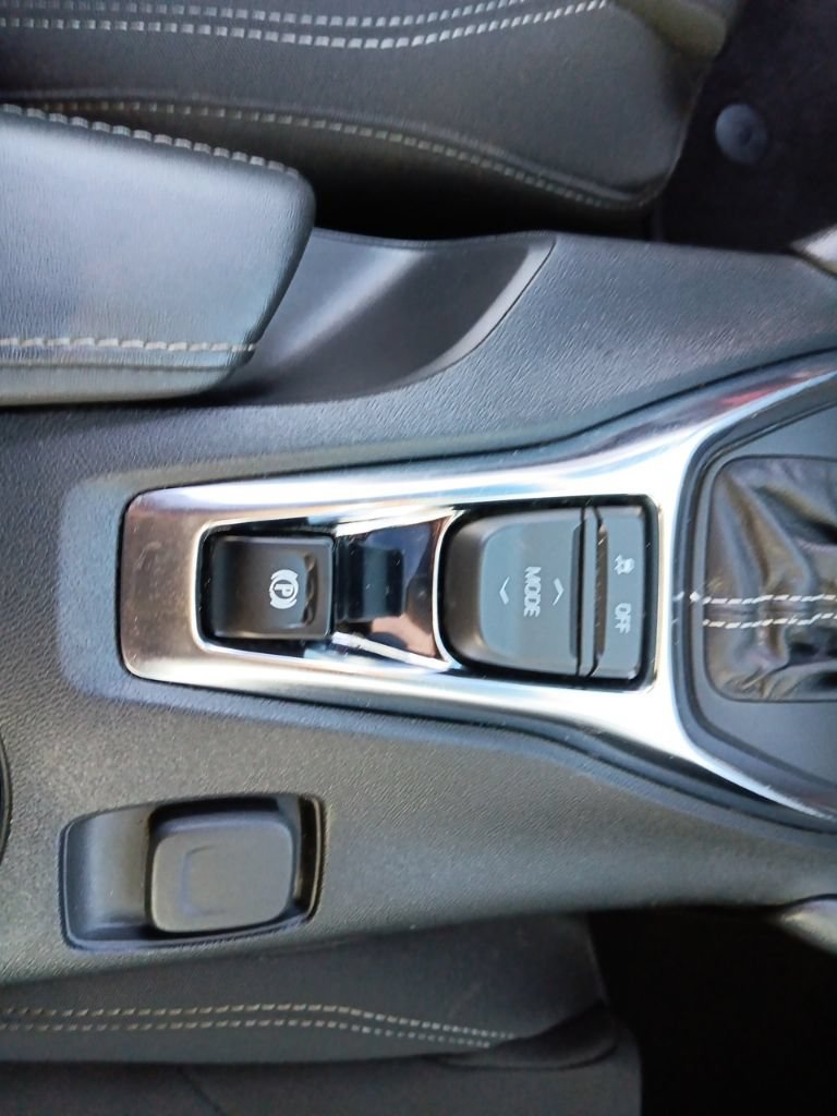Used 2021 Chevrolet Camaro LT RWD image 18