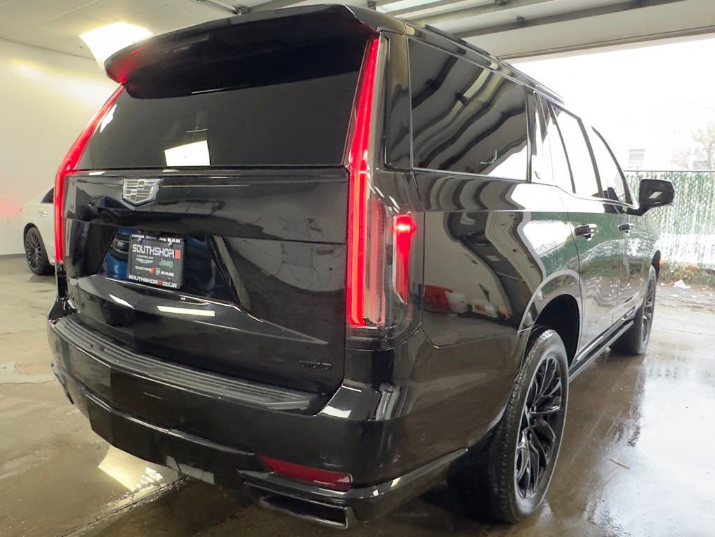 Used 2022 Cadillac Escalade Sport Platinum w/ LPO, ONYX Package image 7