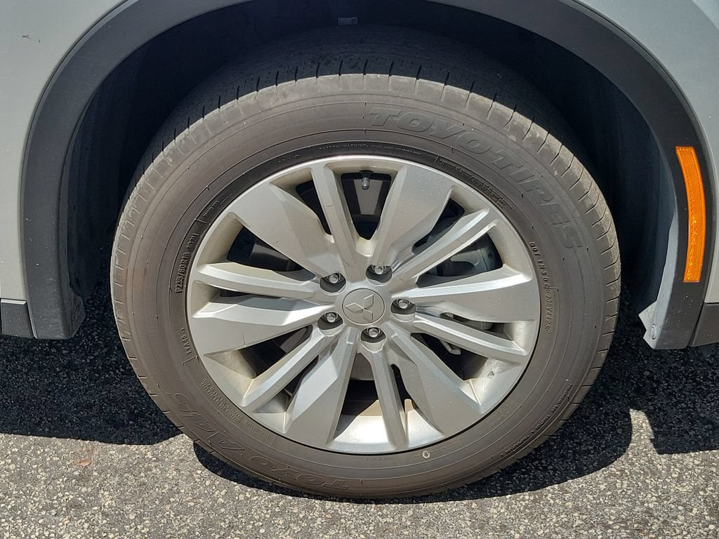 Used 2026 Mitsubishi Outlander ES FWD image 9