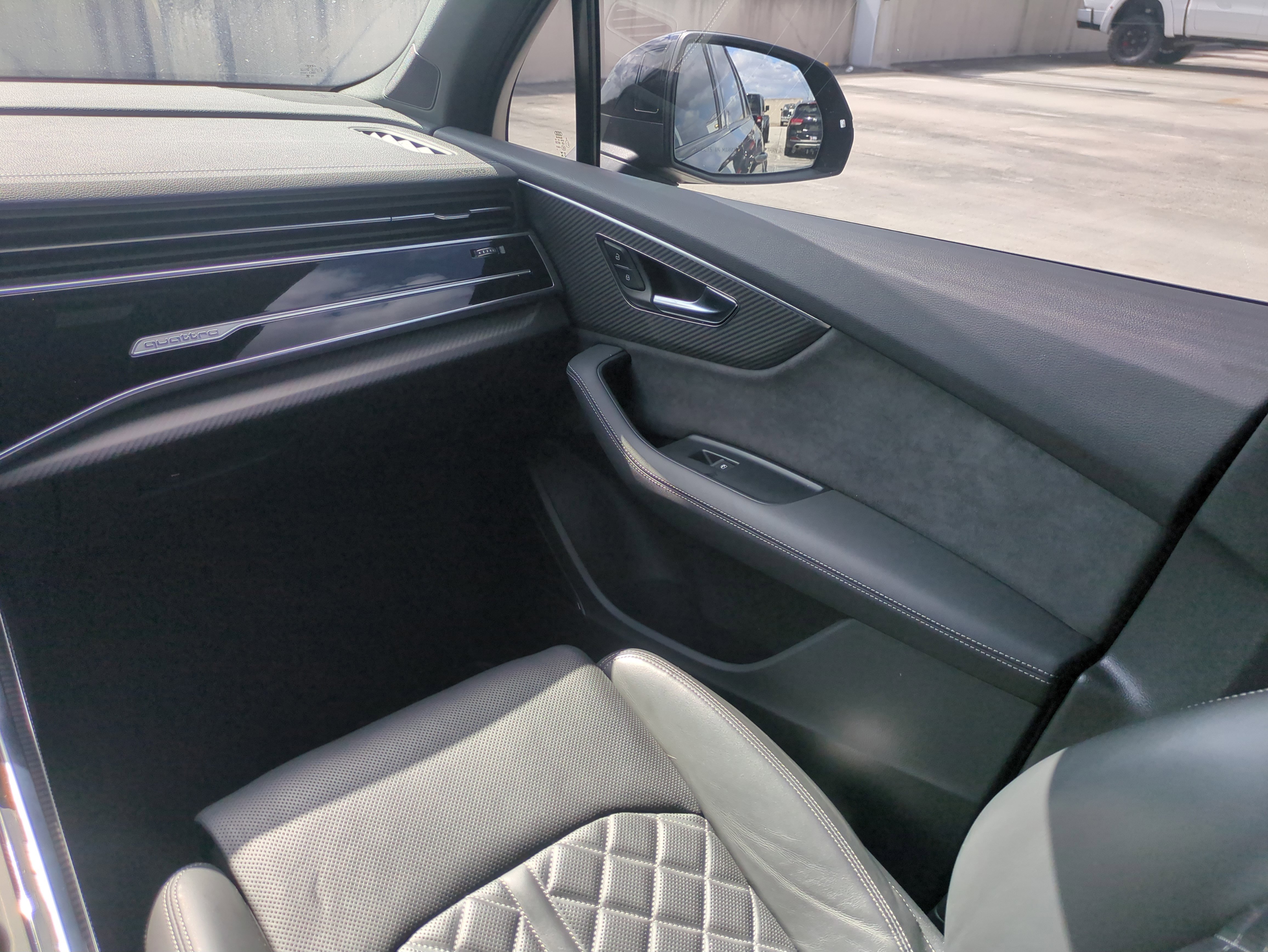 Used 2025 Audi SQ7 Premium Plus w/ Executive Package image 18