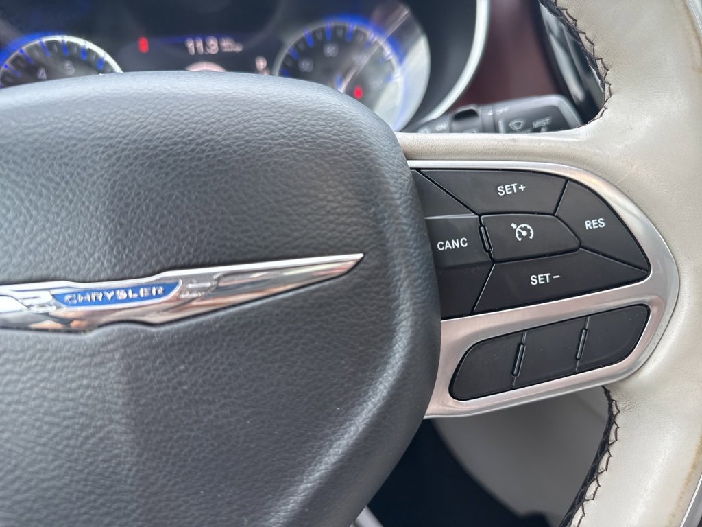 Used 2020 Chrysler Pacifica Limited image 40