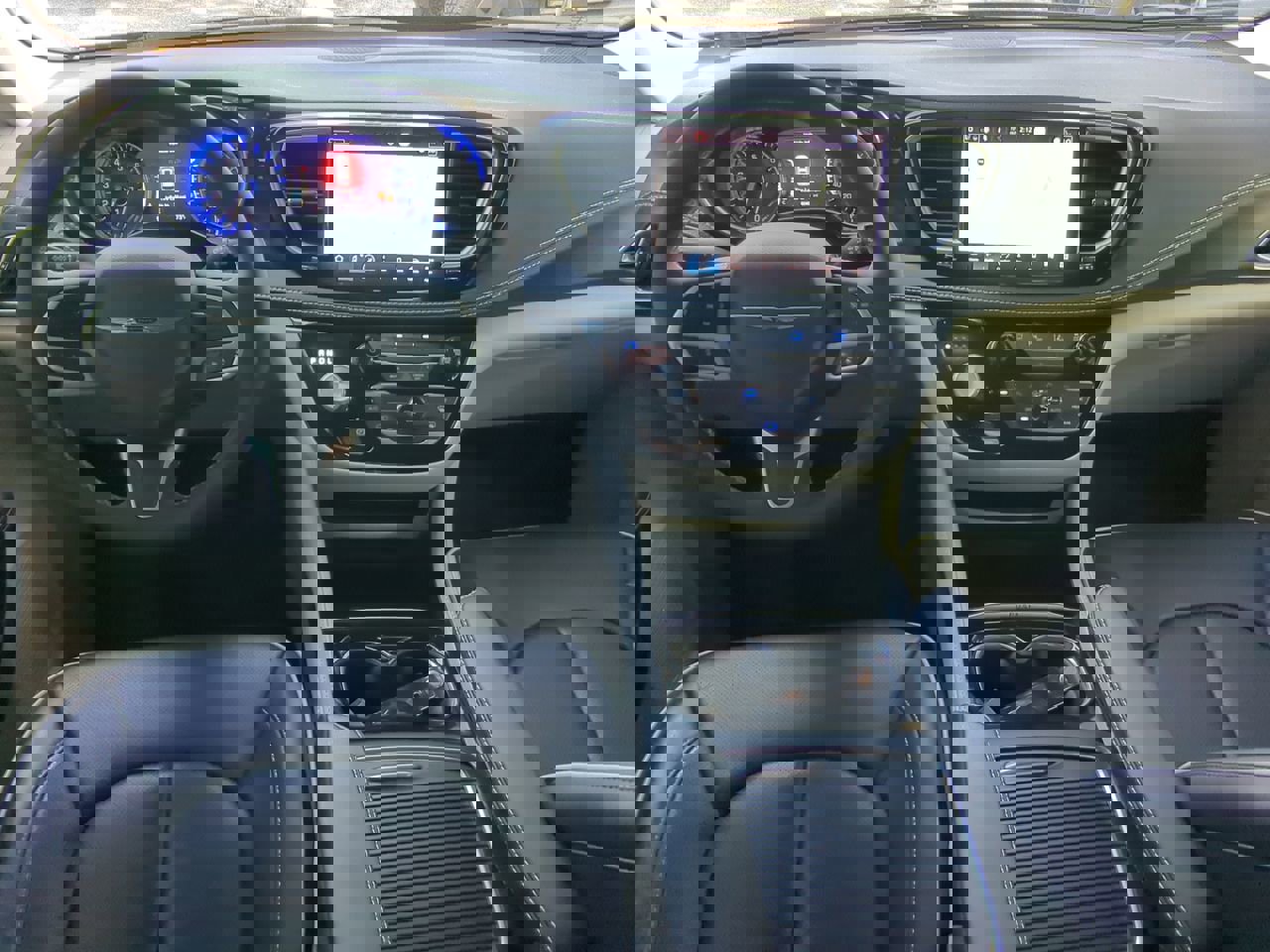 Used 2024 Chrysler Pacifica Limited w/ Trailer Tow Group image 12