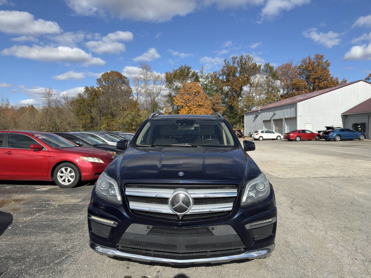 Used 2014 Mercedes-Benz GL 550 4MATIC w/ Driver Assistance Package image 4