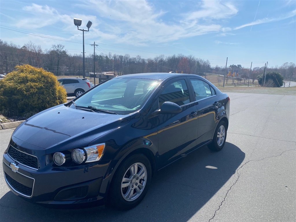 Used 2016 Chevrolet Sonic LT FWD image 3