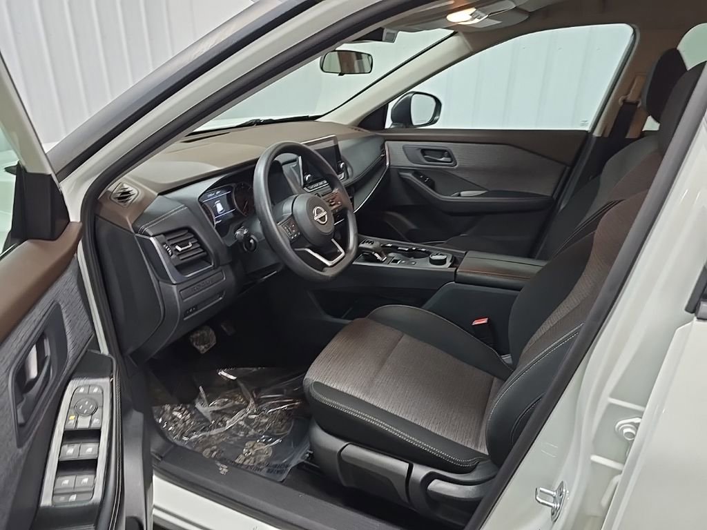 Used 2022 Nissan Rogue S image 28