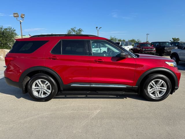 Used 2024 Ford Explorer XLT w/ Equipment Group 202A AWD/4WD image 7
