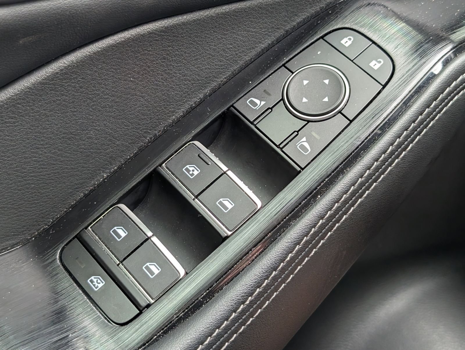 Used 2023 Nissan Rogue SL FWD image 23