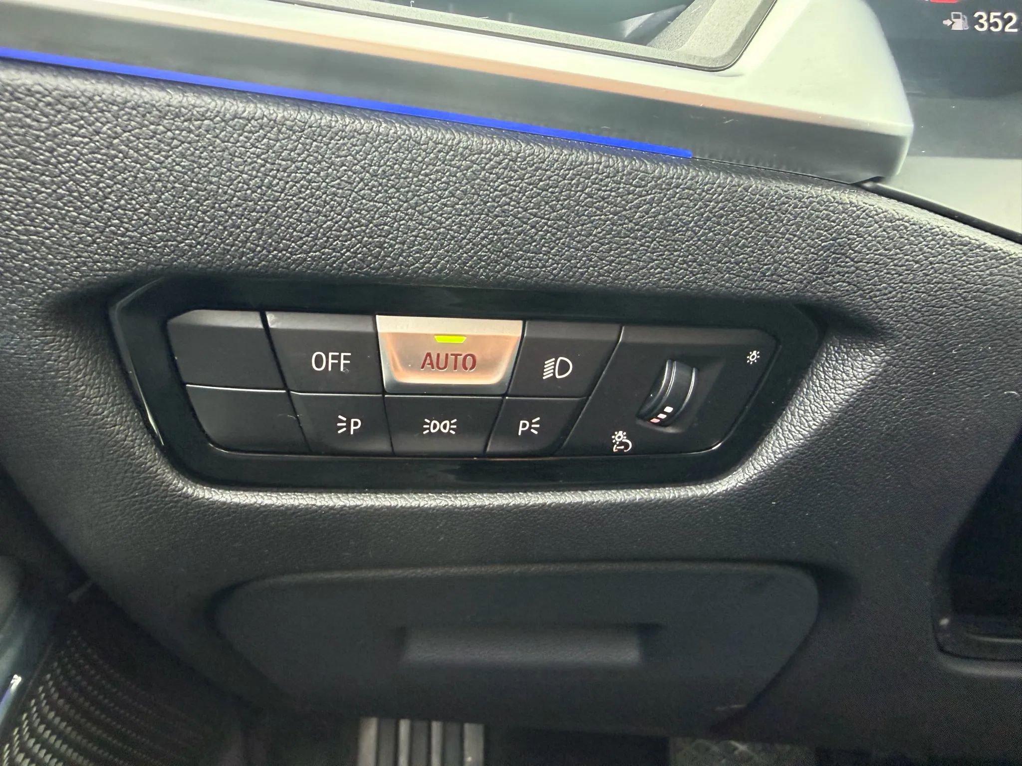 Used 2020 BMW 330i xDrive Sedan w/ Premium Package image 17