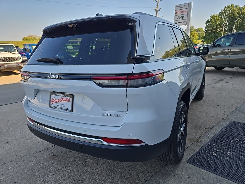 New 2025 Jeep Grand Cherokee Limited w/ Luxury Tech Group II image 10