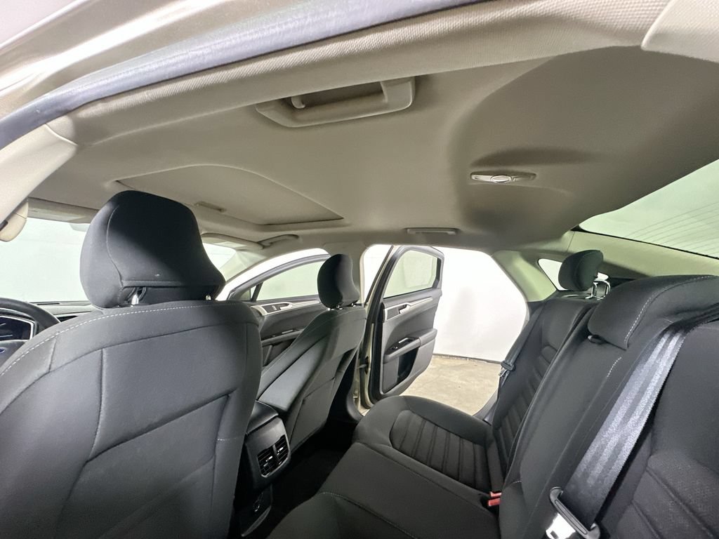 Used 2017 Ford Fusion SE w/ Fusion SE Technology Package FWD image 15