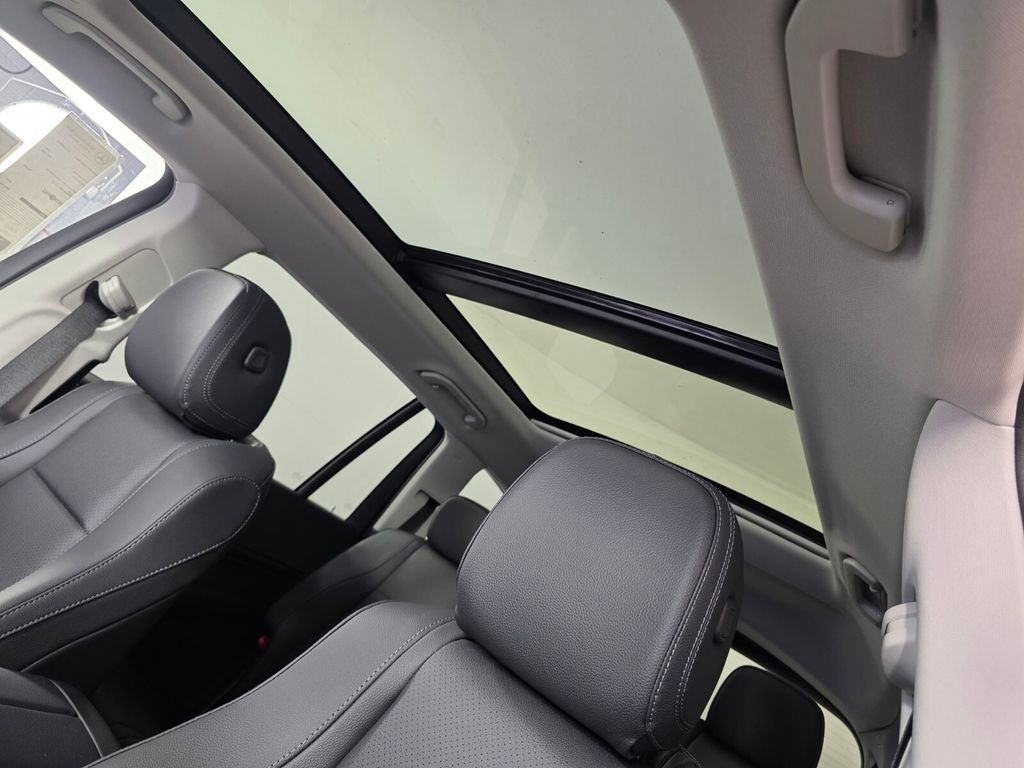 New 2026 Mercedes-Benz GLS 450 4MATIC image 9