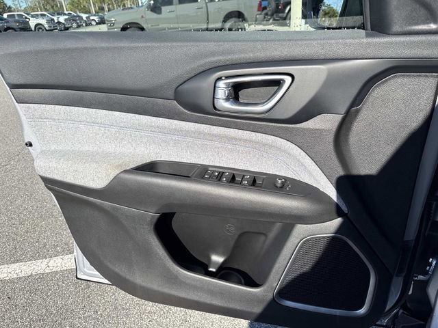 Used 2025 Jeep Compass Latitude image 17