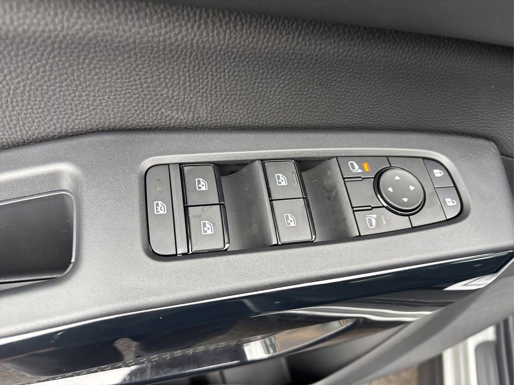 New 2025 Nissan Pathfinder SV w/ Black Appearance Package image 24