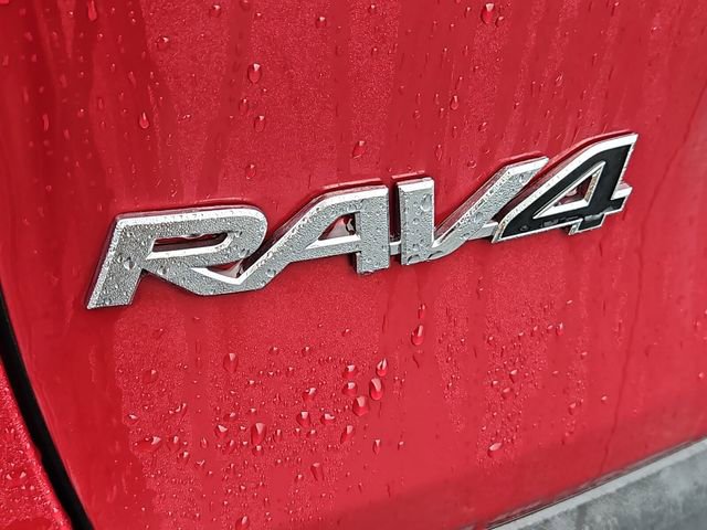 Used 2021 Toyota RAV4 XLE w/ Convenience Package image 29
